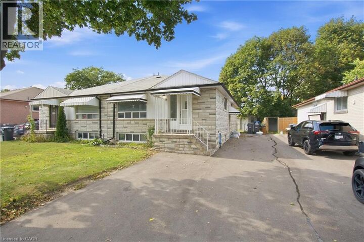 Property Photo:  14 Avondale Boulevard  ON L6T 1H3 