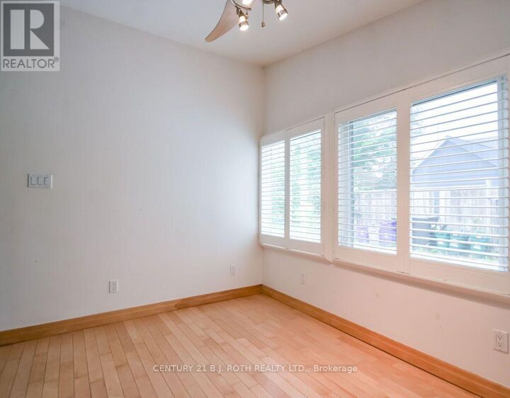 Property Photo: 45 Grove Street West ON L4N 1M6