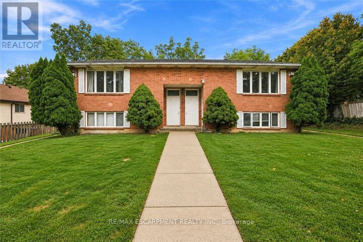 Property Photo: 26 Renfrew Street East ON N3W 1E8