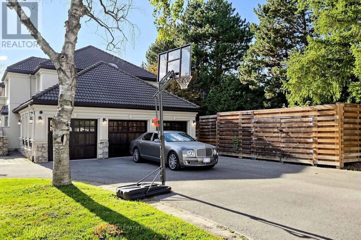 Property Photo:  2 Thornlea Court  ON L3T 2R2 