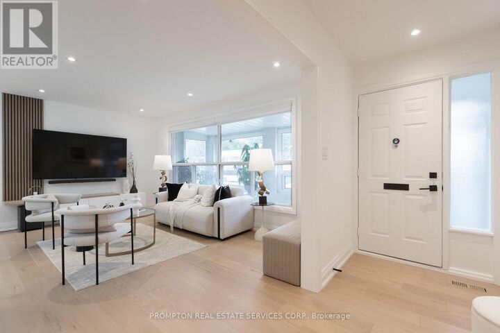 Property Photo:  2 Filbert Gate  ON M3A 2N4 