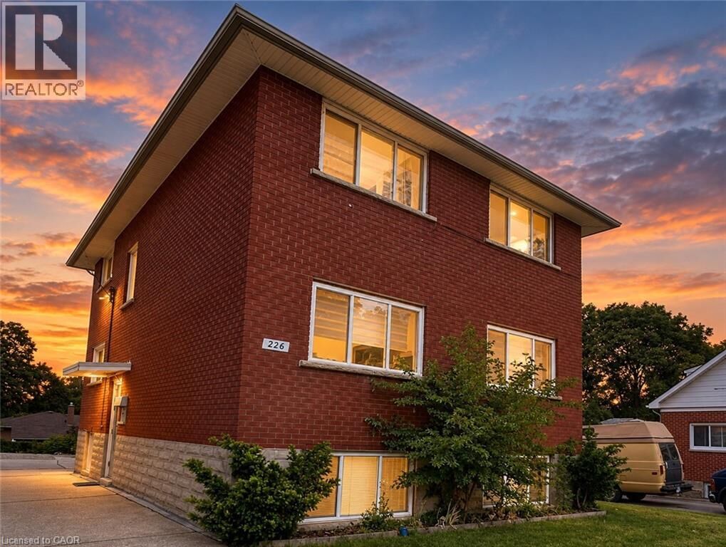 Property Photo:  226 Heiman Street 3  ON N2M 3M3 
