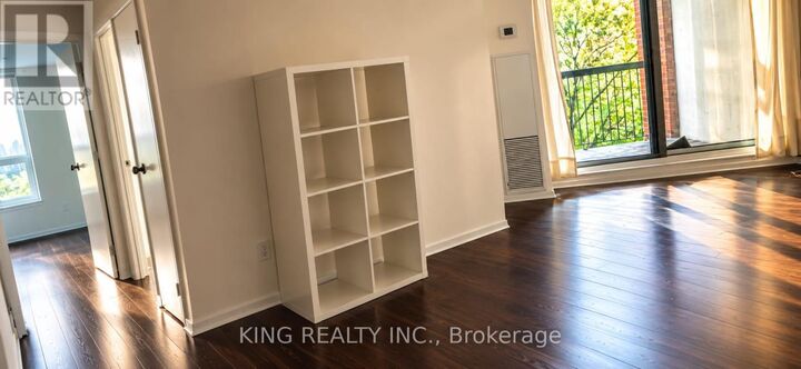 Property Photo: 77 Maitland Place 421 ON M4Y 2V6