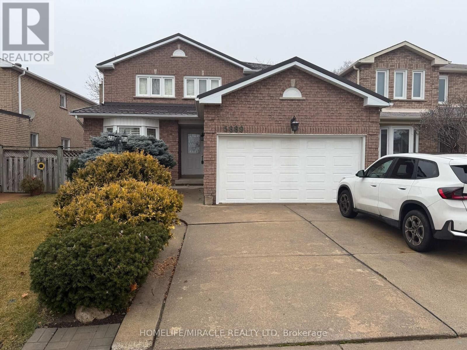 Property Photo: 5889 River Grove Avenue Main ON L5M 4W2