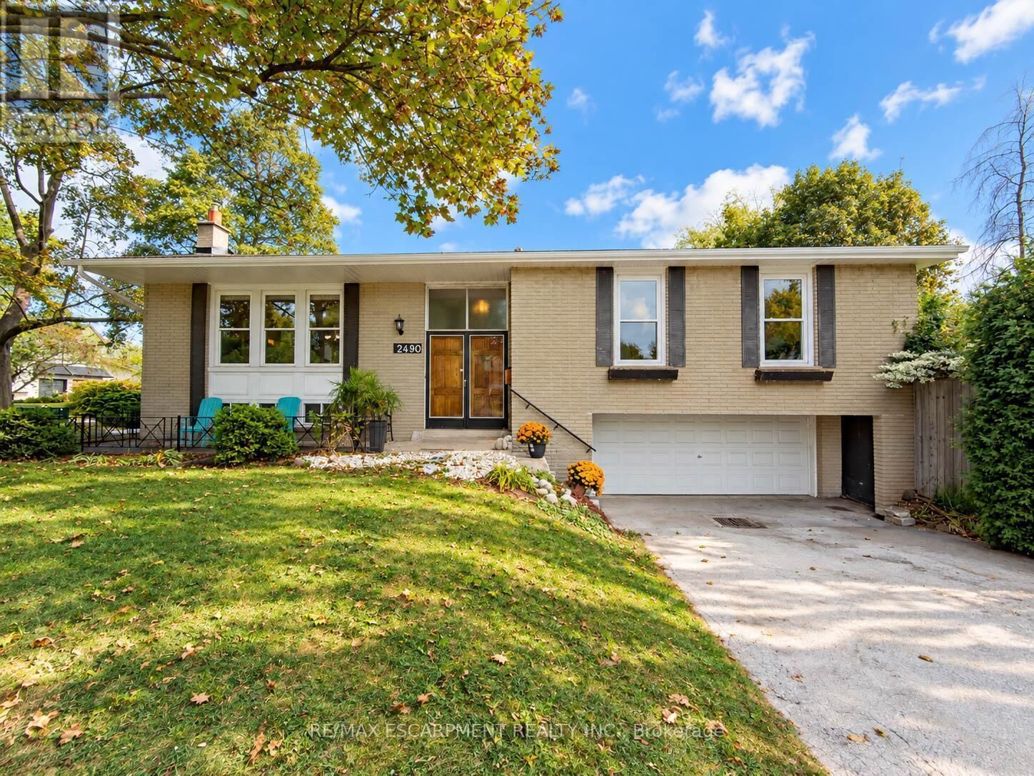 Property Photo:  2490 Yarmouth Crescent  ON L6L 2M8 
