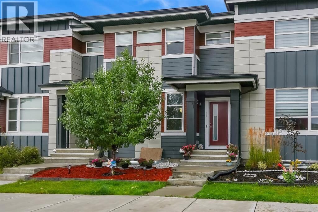Property Photo:  16 Skyview Circle Northeast  AB T3N 0V3 