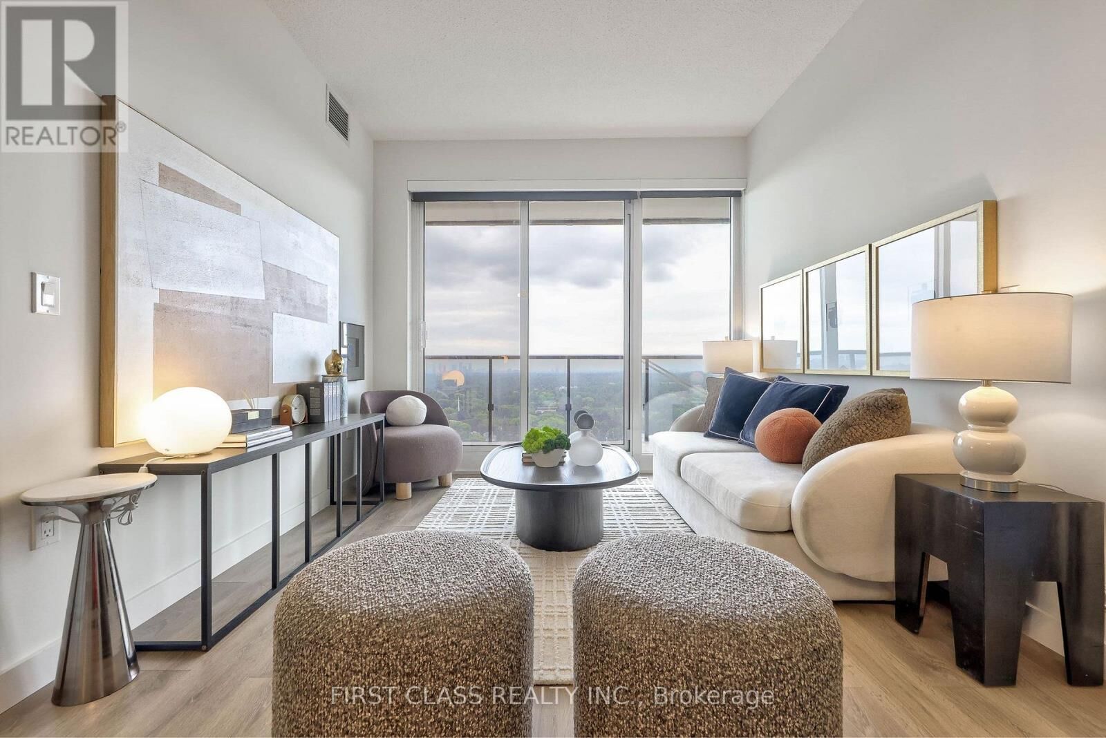 Property Photo:  85 McMahon Drive 2902  ON M2K 0H1 