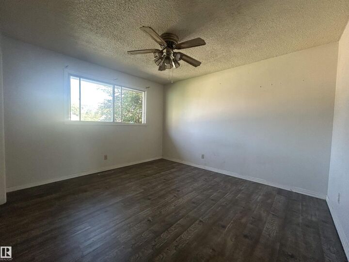 Property Photo:  10450 69 Av NW  AB T6H 2C3 