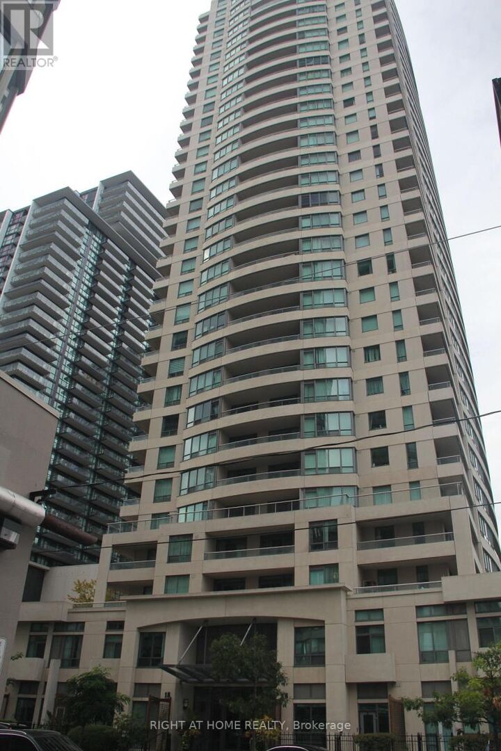 Property Photo: 18 Spring Garden Avenue 3207 ON M2N 7M2