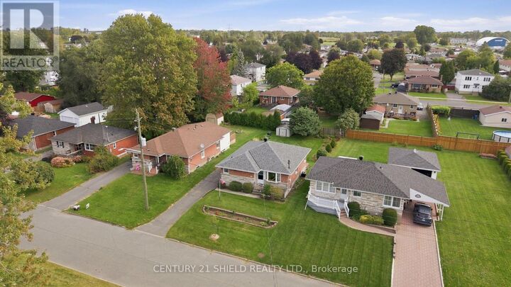 Property Photo:  1303 Lascelle Avenue  ON K6H 3K9 