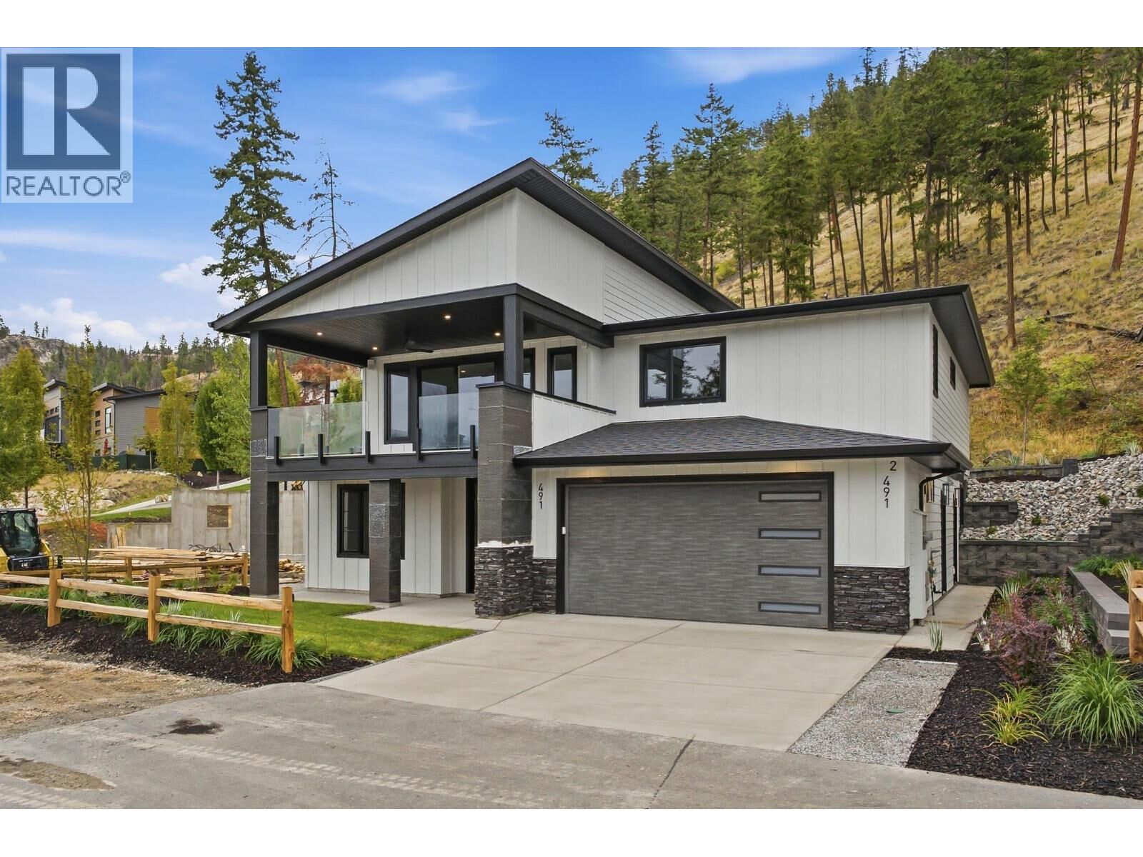 Property Photo:  491 Clifton Road North  BC V1V 1H1 