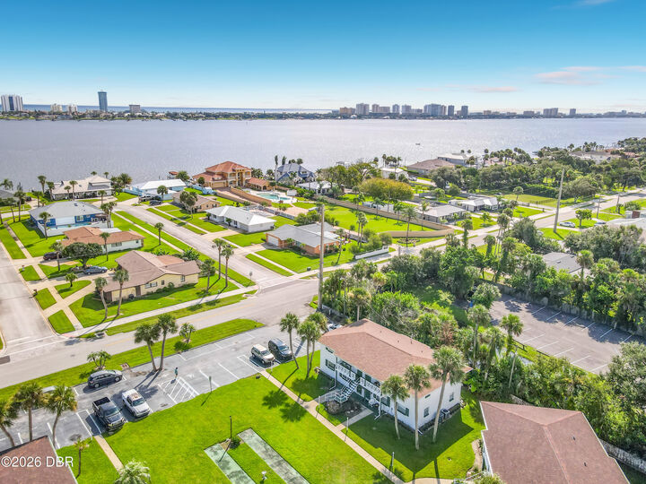 Property Photo: 1800 S Palmetto Avenue 114 FL 32119