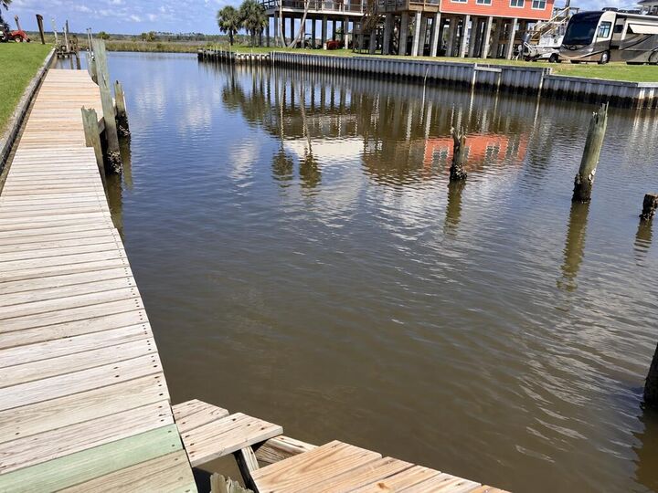 Property Photo:  26 9th St  FL 32648 