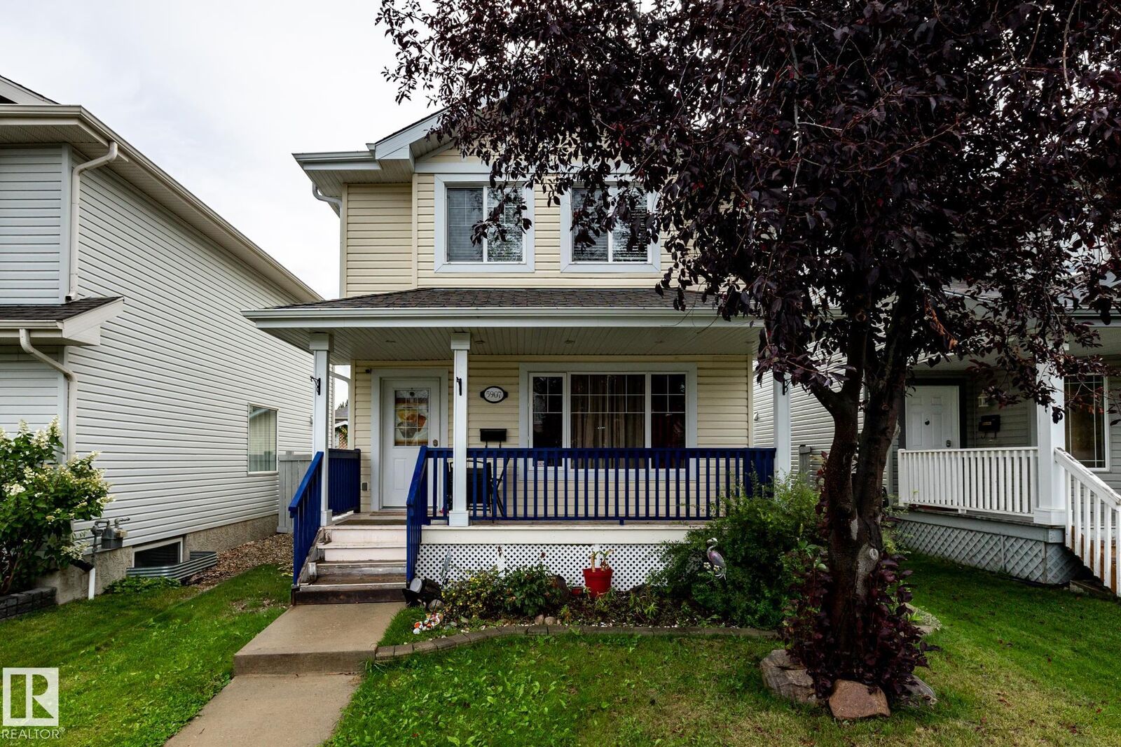 Property Photo:  5907 203 Street NW  AB T6M 2Z3 