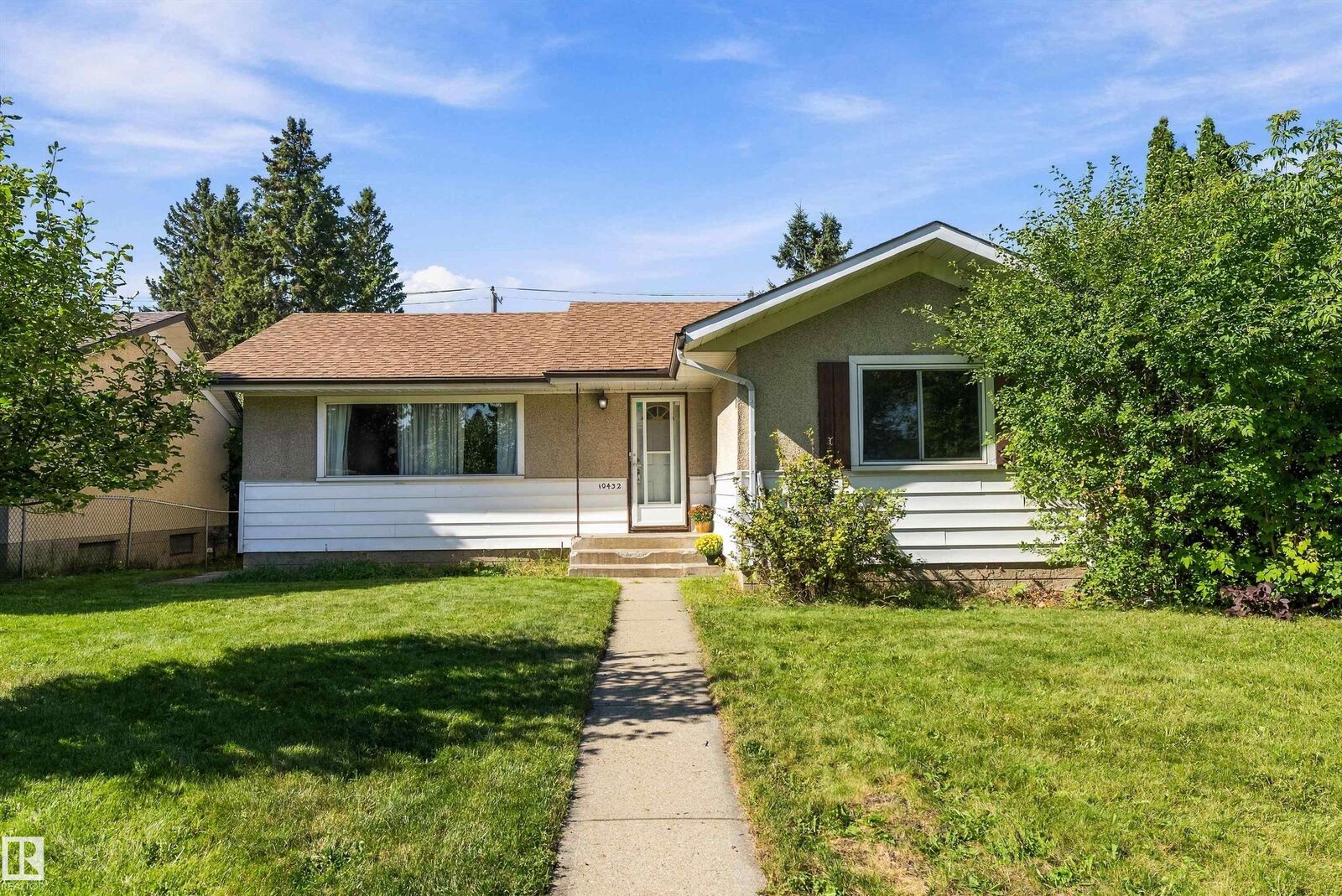 Property Photo:  10432 50 Street NW  AB T6A 2C6 