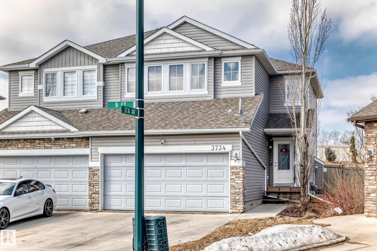 Property Photo:  3734 9 Street NW  AB T6T 0S2 