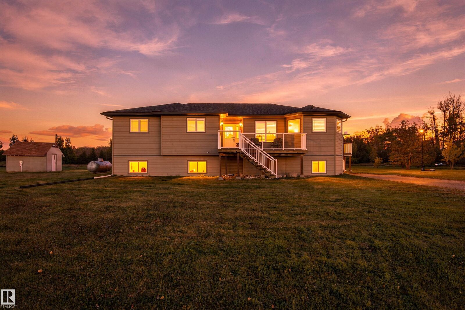 Property Photo:  654043 Rge Road 222  AB T9S 2B4 