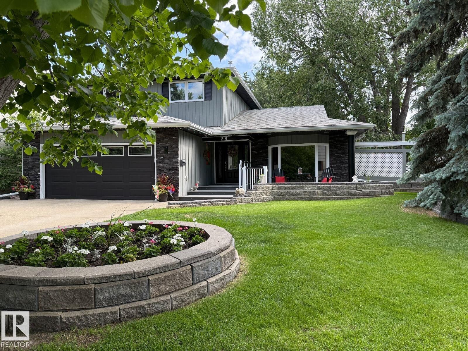 Property Photo:  29 Lindbergh Crescent  AB T8N 2S8 