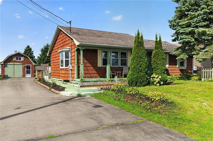 Property Photo:  40 Rue Du Parc  NB E4S 3C5 