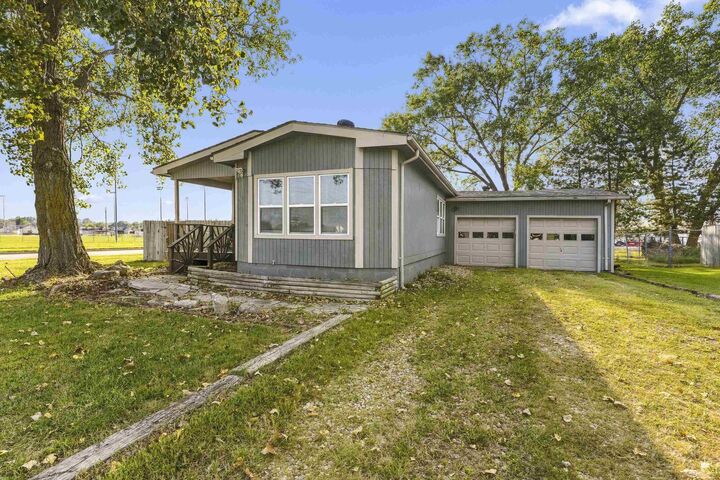 Property Photo: 2801 Nelson Landing KS 66502