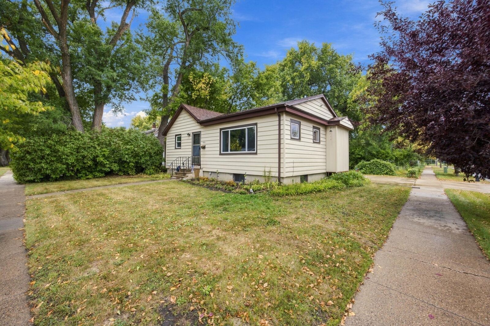Property Photo: 1621 12th Avenue S ND 58103