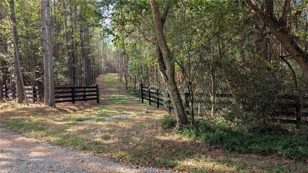 Property Photo: 1158 Ballard Rd GA 30107