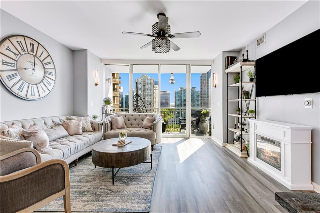 Property Photo: 3338 Peachtree Road NE 1507 GA 30326