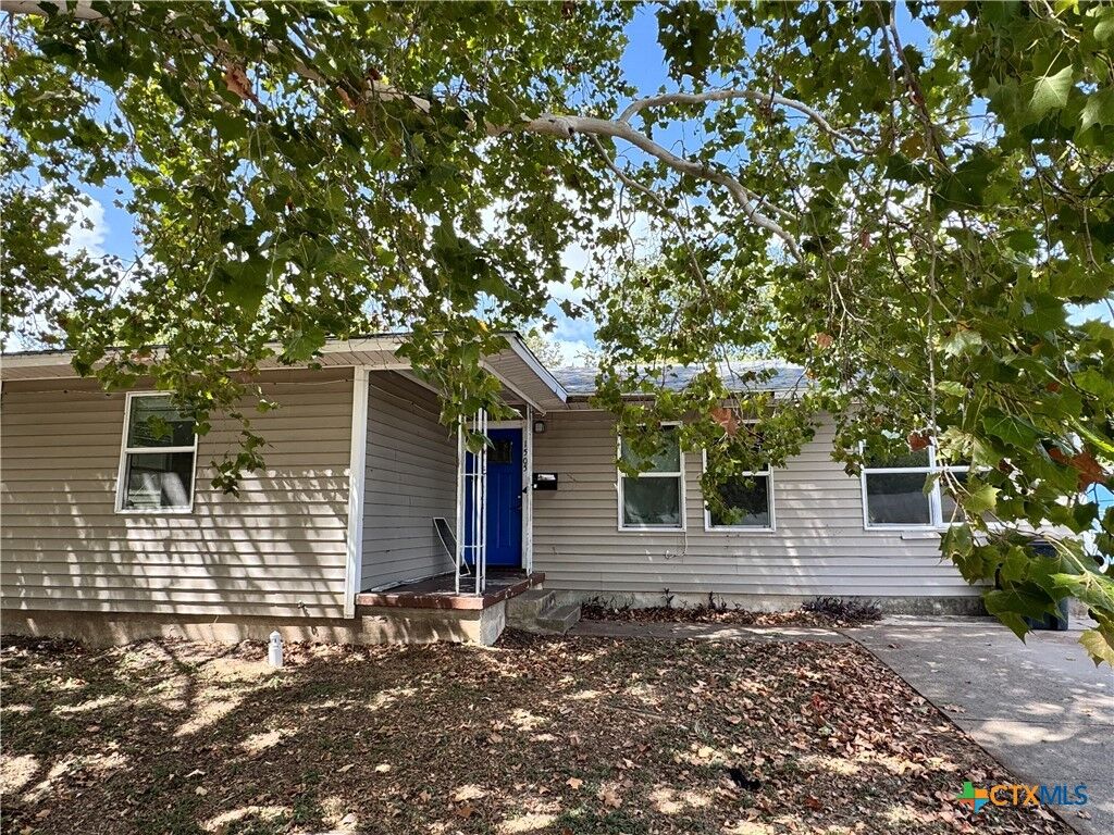 Property Photo:  1505 N W S Young Drive  TX 76543 