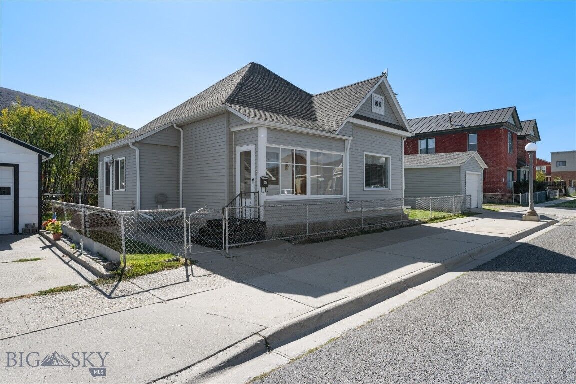 Property Photo:  615 E 4th  MT 59711 