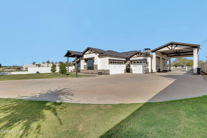 Property Photo: 800 Parker Road TX 79927
