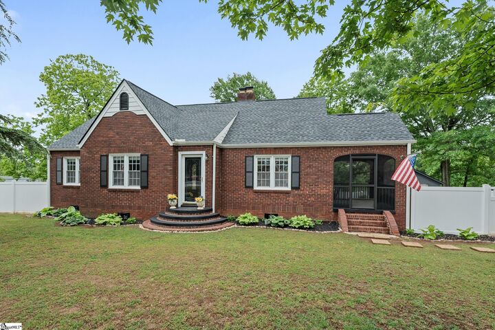 Property Photo: 709 W Main Street SC 29671
