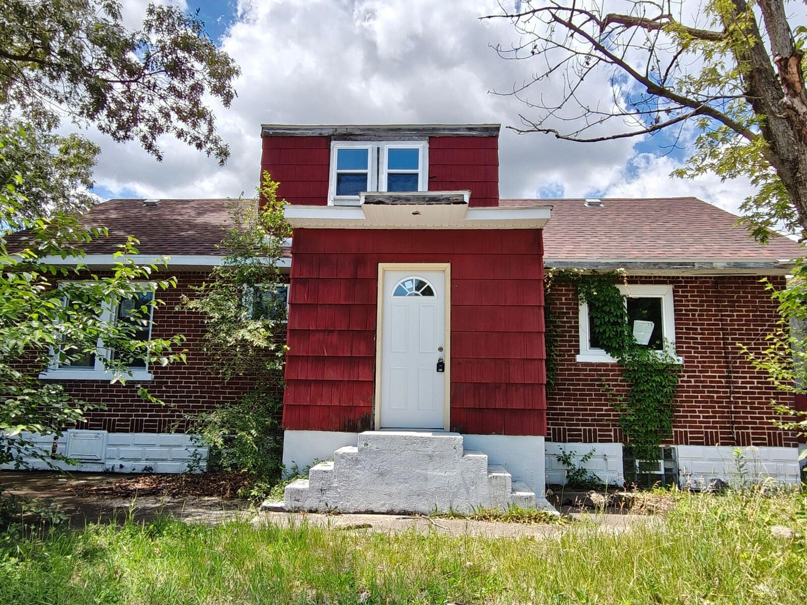 Property Photo:  834 E 41st Avenue  IN 46409 