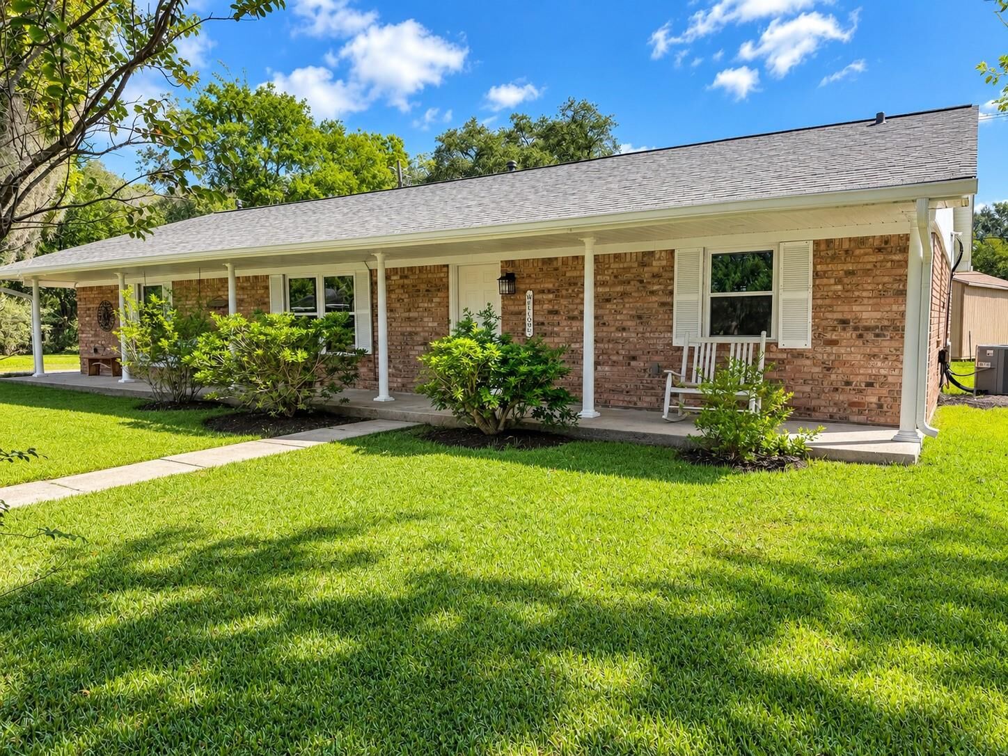 Property Photo:  504 Edgewater Street  TX 77531 