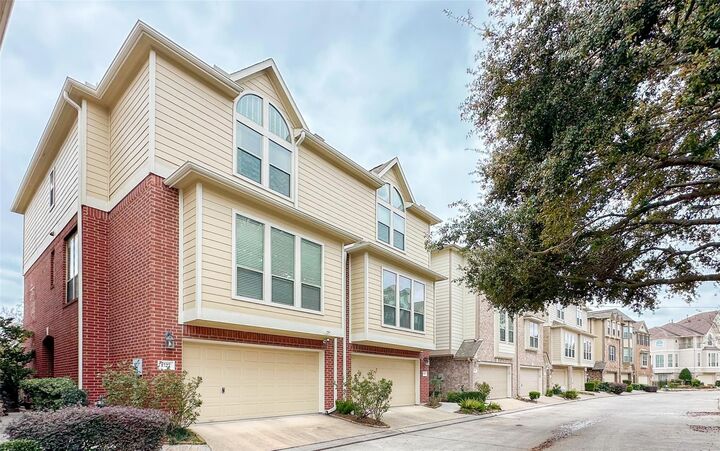Property Photo:  1727 Stacy Crest  TX 77008 
