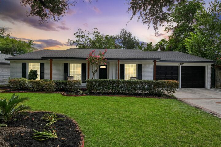 Property Photo: 5619 Duxbury Street TX 77035