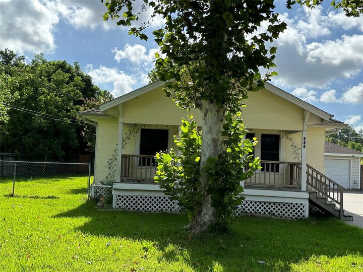 Property Photo:  813 Hudler Street  TX 77568 