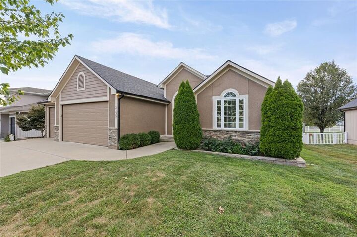 Property Photo: 2135 NE Sparta Drive MO 64029