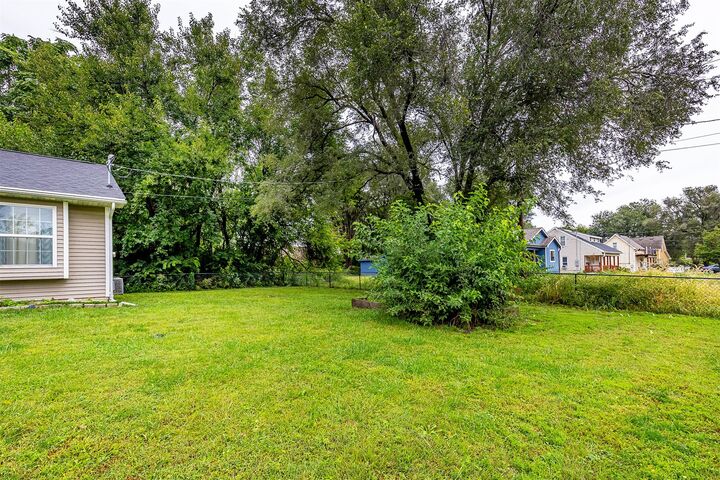 Property Photo: 624 SE 8th Street IA 50309