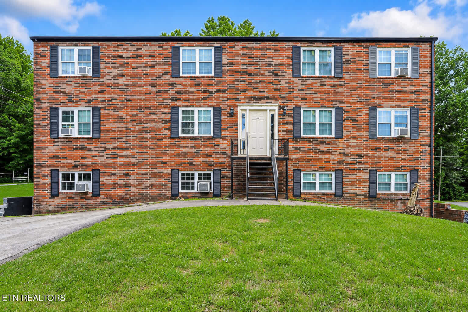 Property Photo:  410 Dry Gap Pike  TN 37912 