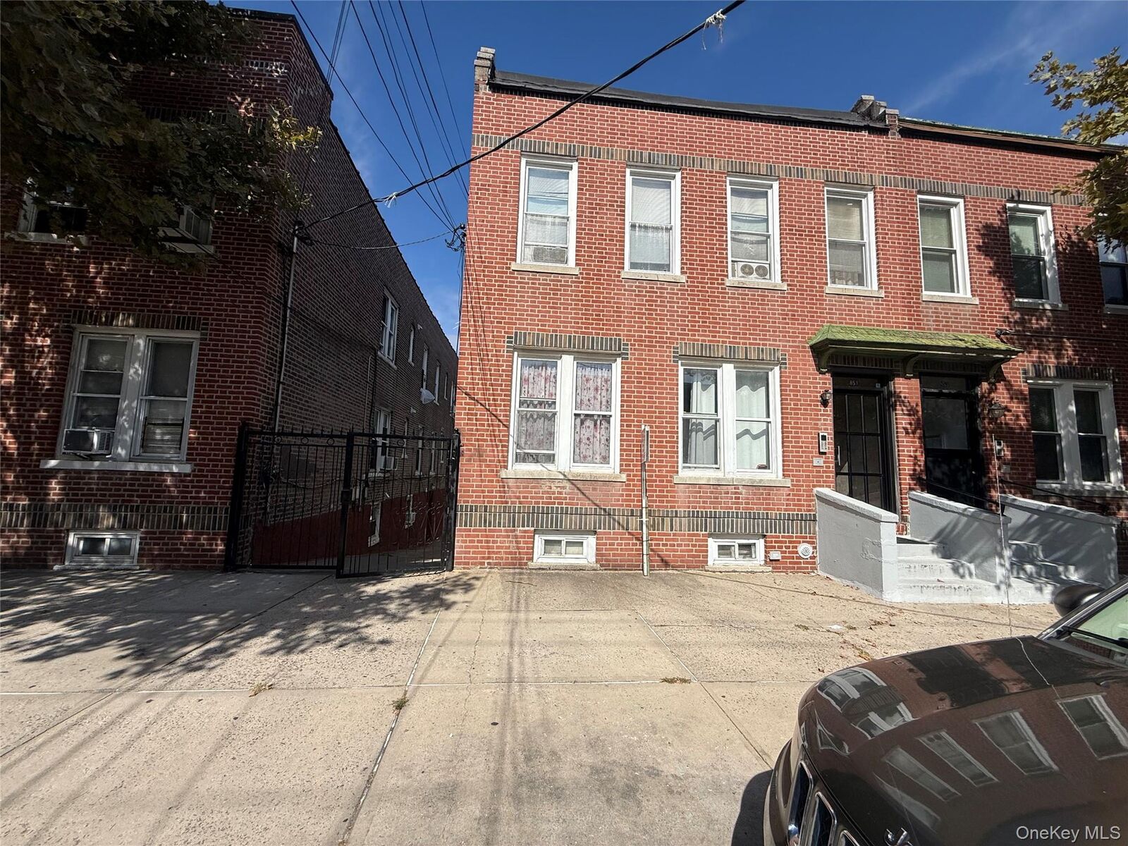 Property Photo: 851 E 228th Street NY 10466