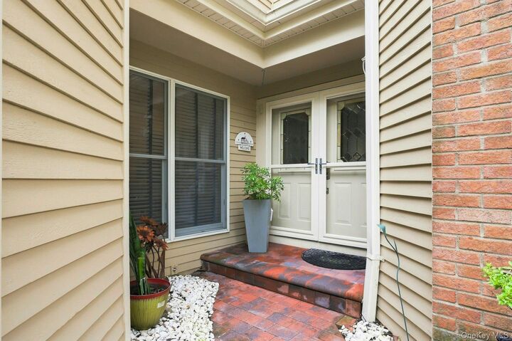 Property Photo:  23 Willow Ridge Drive  NY 11787 