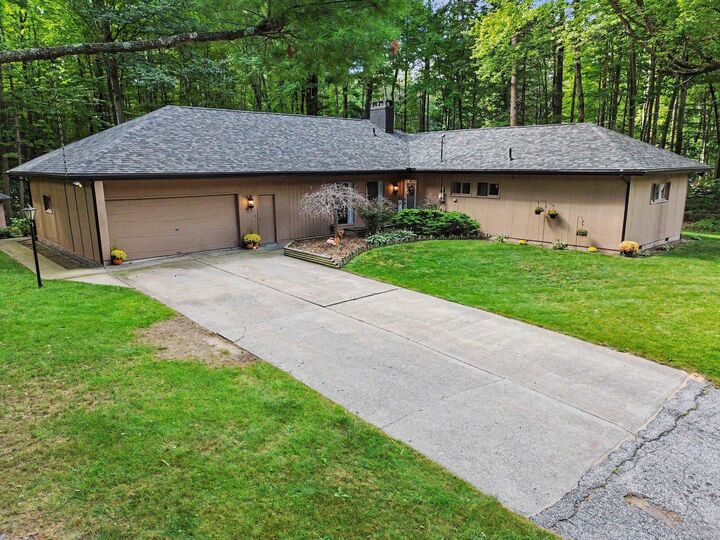 Property Photo:  547 W Peterson  MI 48657 