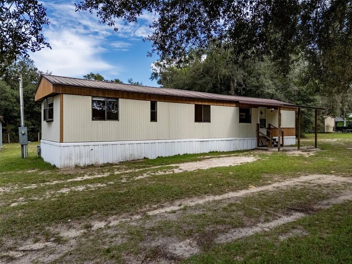 Property Photo:  5865 NE 137th Terrace  FL 32696 