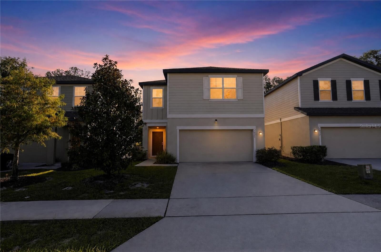 Property Photo: 1033 Cades Cove Way FL 32720