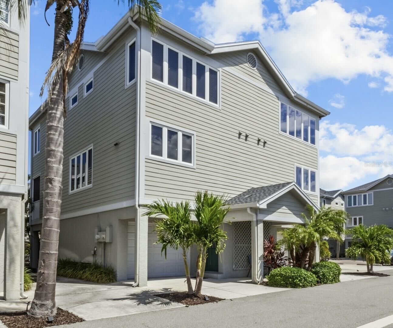 Property Photo:  521 Forest Way  FL 34228 