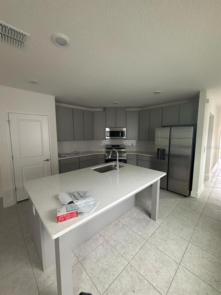 Property Photo:  4194 Sagefield Drive  FL 34773 