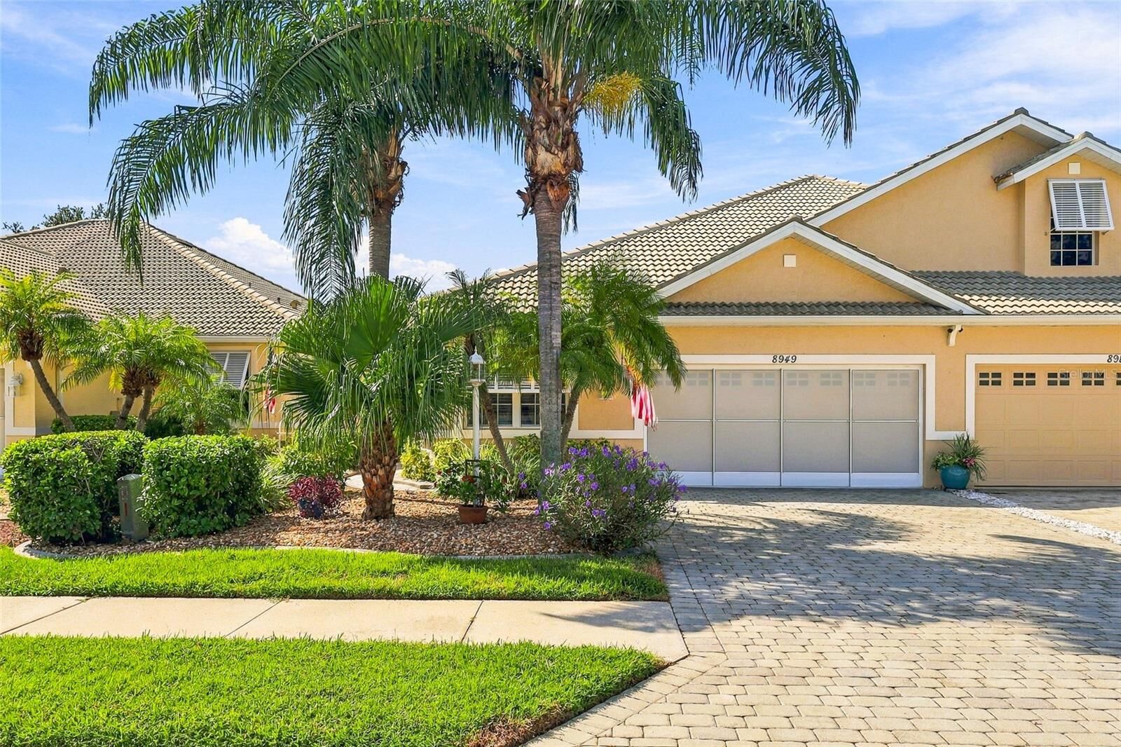 Property Photo:  8949 Hawk Nest Lane  FL 34287 