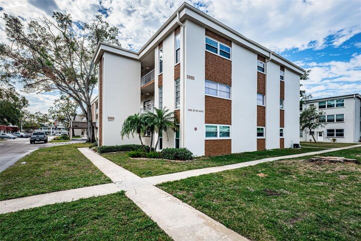 Property Photo: 5880 38th Avenue N 309 FL 33710