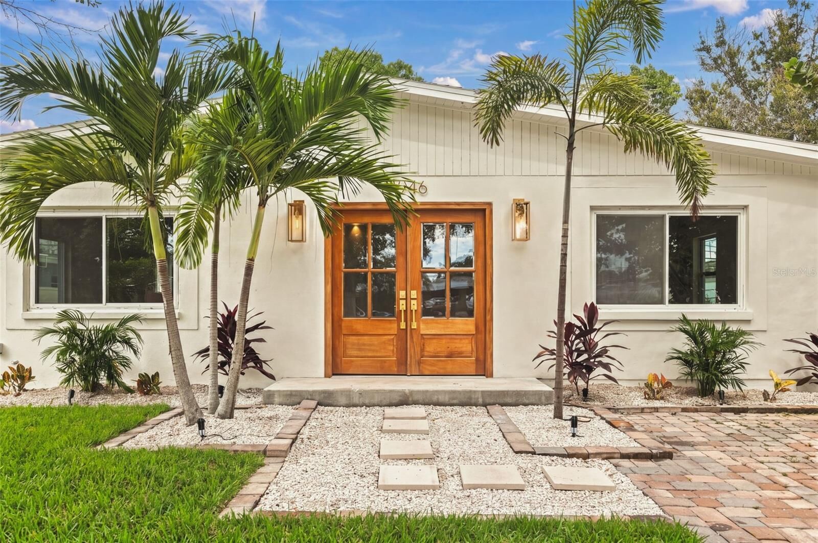 Property Photo:  3946 Helena Street NE  FL 33703 