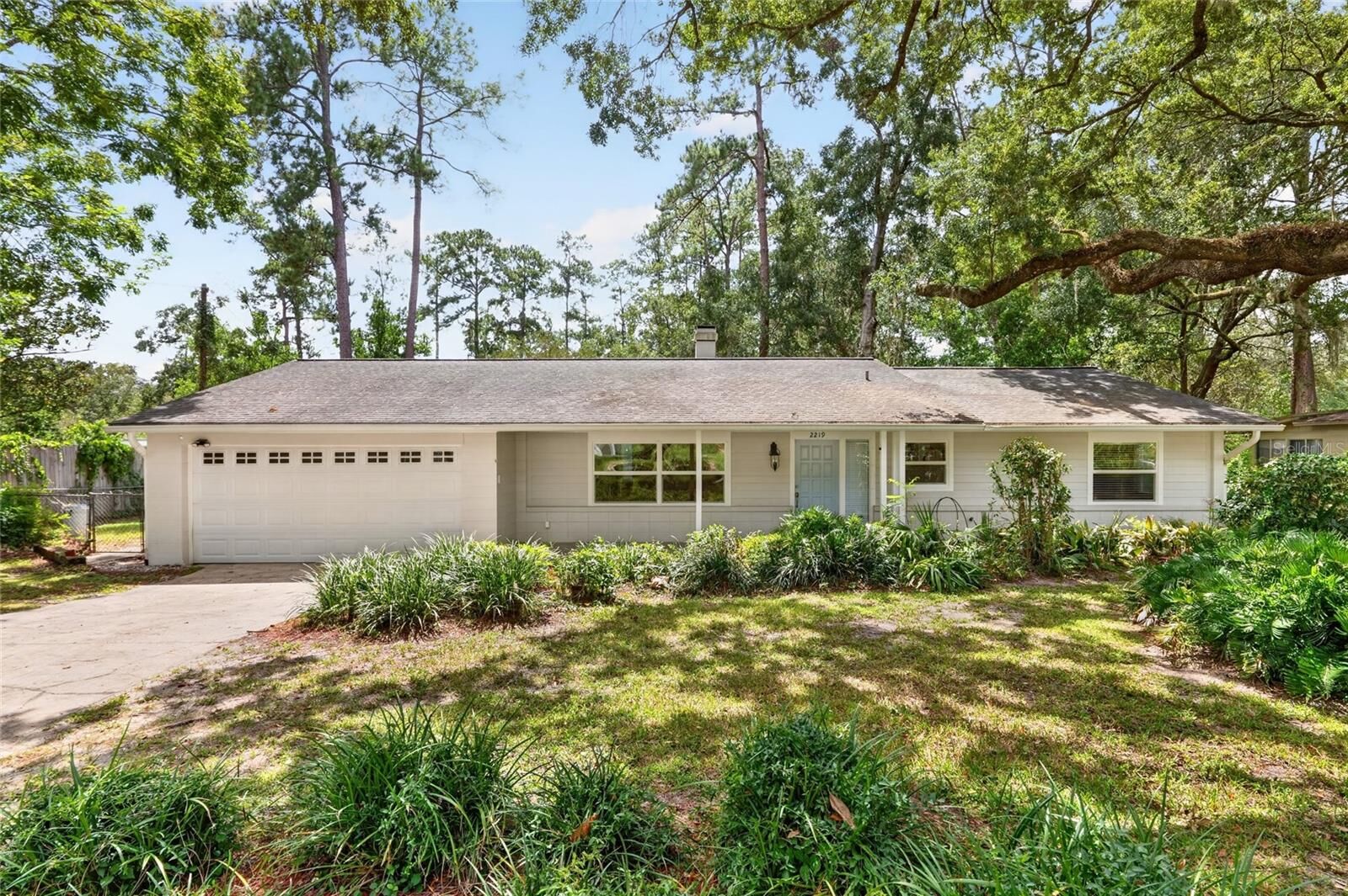Property Photo: 2219 NW 17th Avenue FL 32605